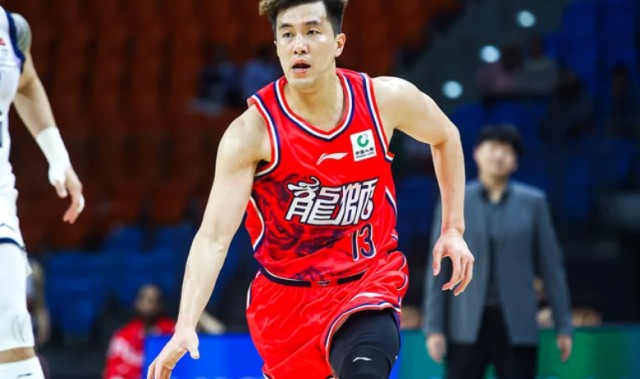 星空娱乐官方网站-郭艾伦被担架抬出场，或是生涯最后一战，球迷：不希望就此退役