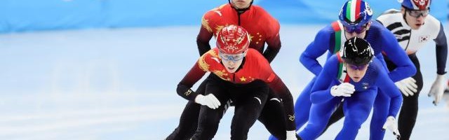 中国军团历史性突破！首次在冬奥会首个金牌日夺牌