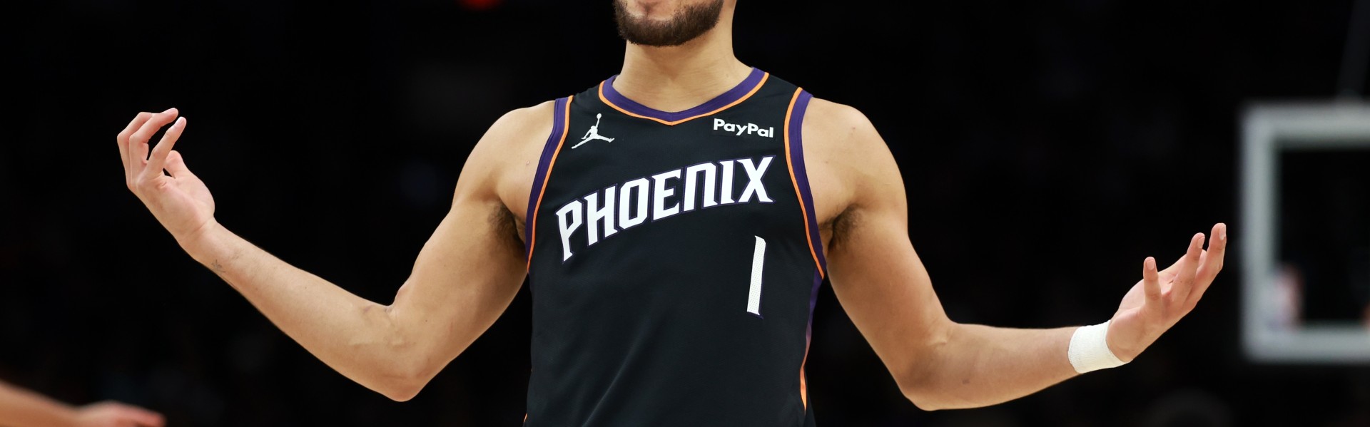 今日太阳客战活塞 布克因脚踝伤势将缺战