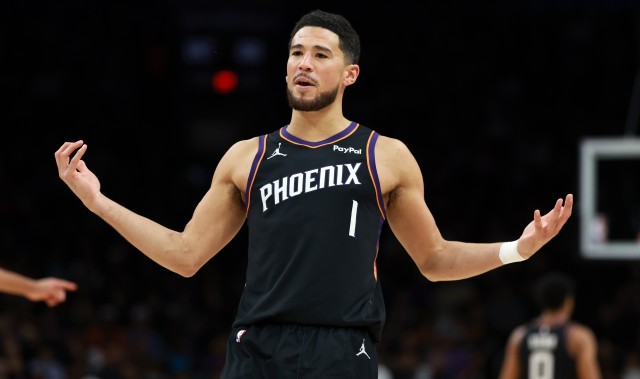 今日太阳客战活塞 布克因脚踝伤势将缺战