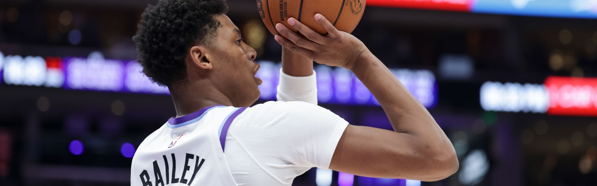 星空娱乐官方网站-状态起伏大！5号秀贝利半场9中3拿8分1板 次节4中0