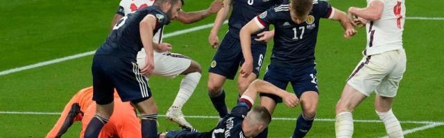 英伦德比闷战收场 三狮拖沓保守遭名宿群嘲