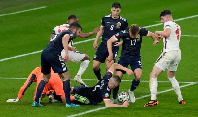 英伦德比闷战收场 三狮拖沓保守遭名宿群嘲